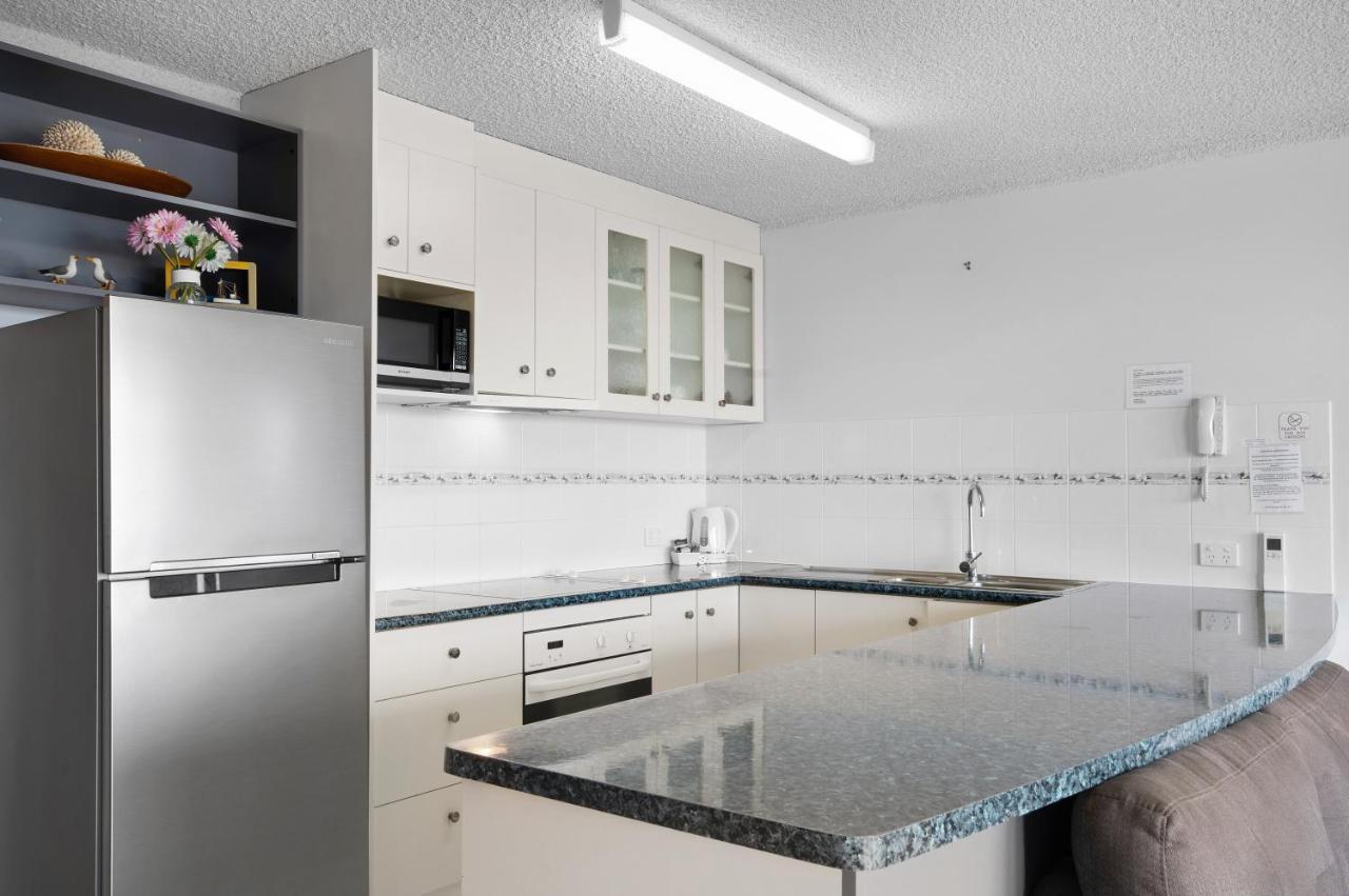 Capeview Apartments - Right On Kings Beach Caloundra Eksteriør billede