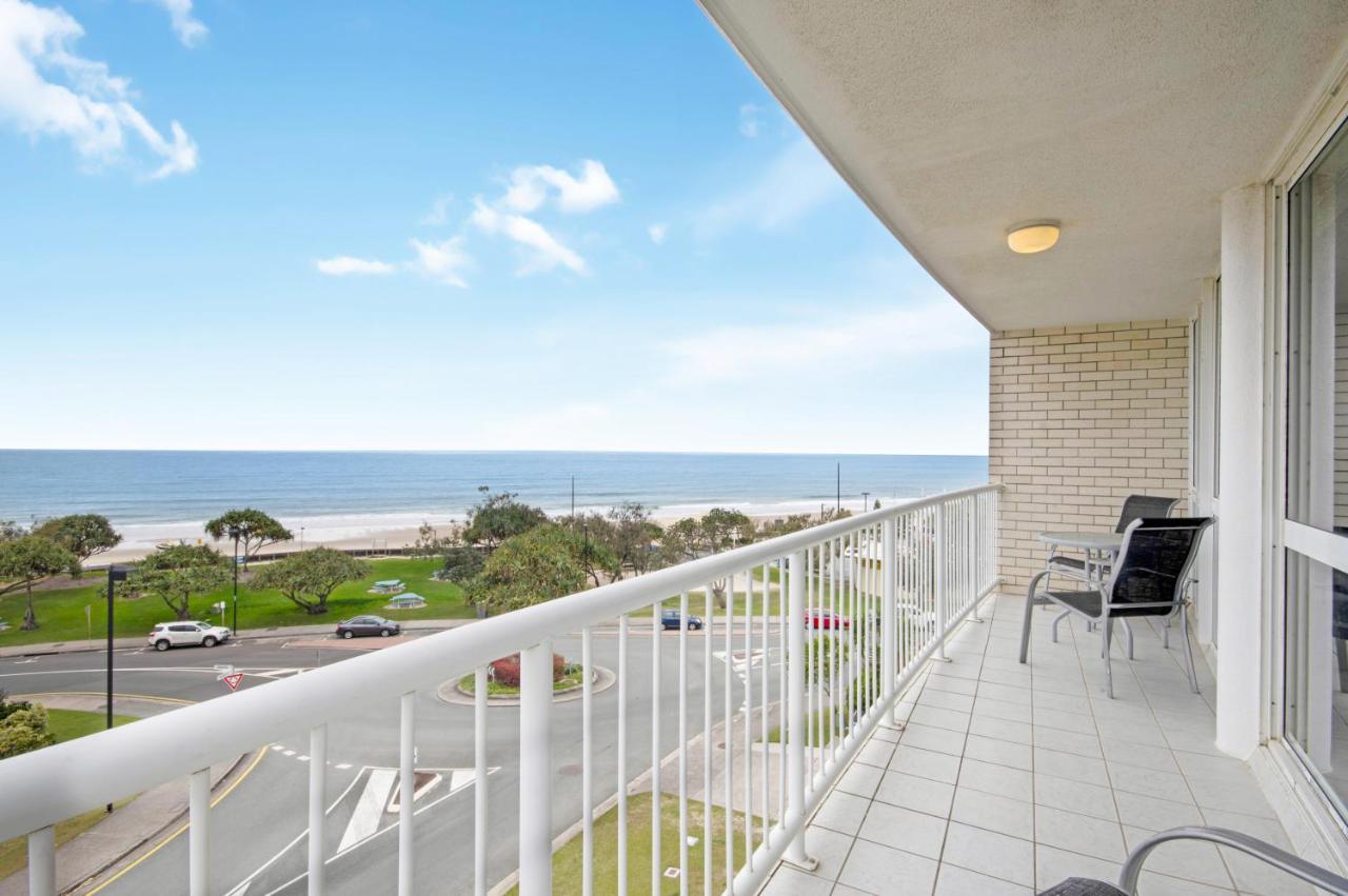 Capeview Apartments - Right On Kings Beach Caloundra Eksteriør billede