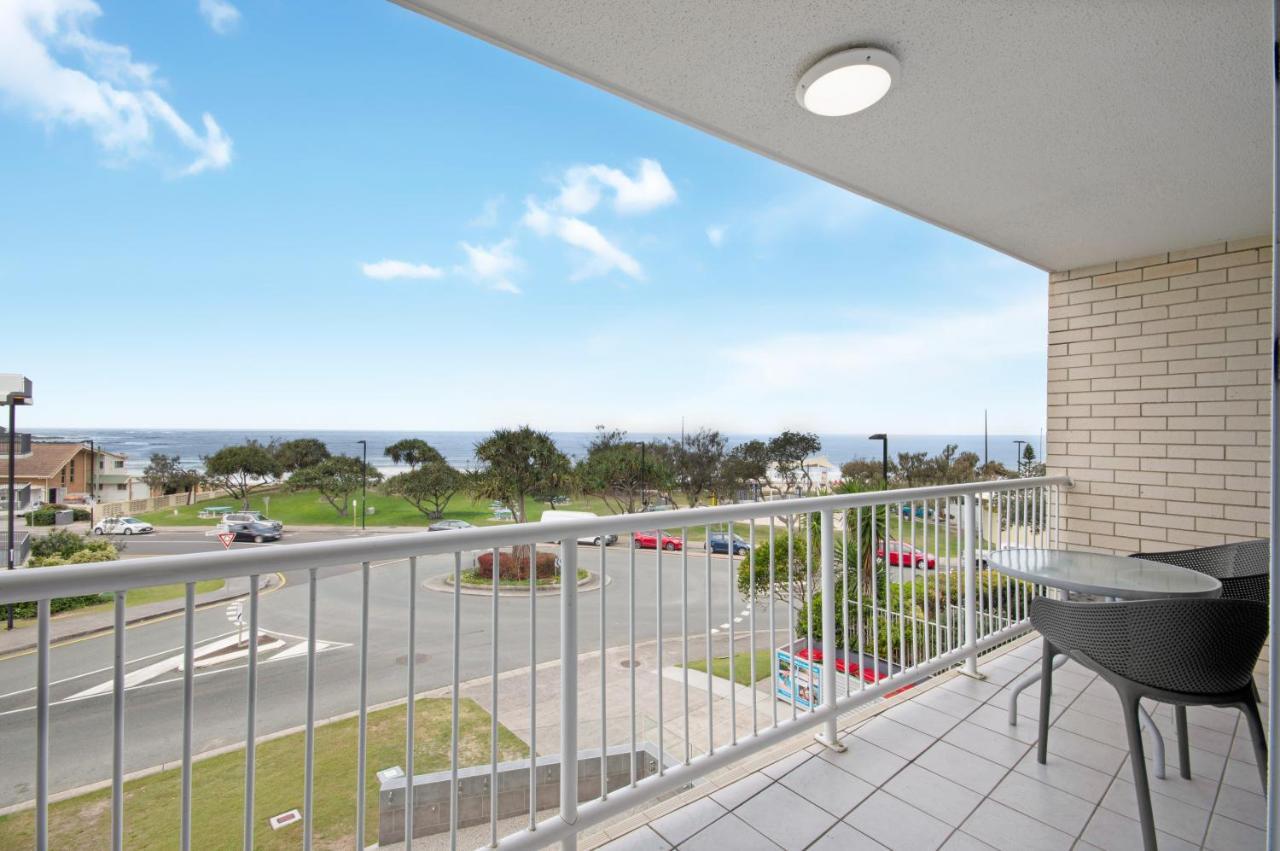 Capeview Apartments - Right On Kings Beach Caloundra Eksteriør billede