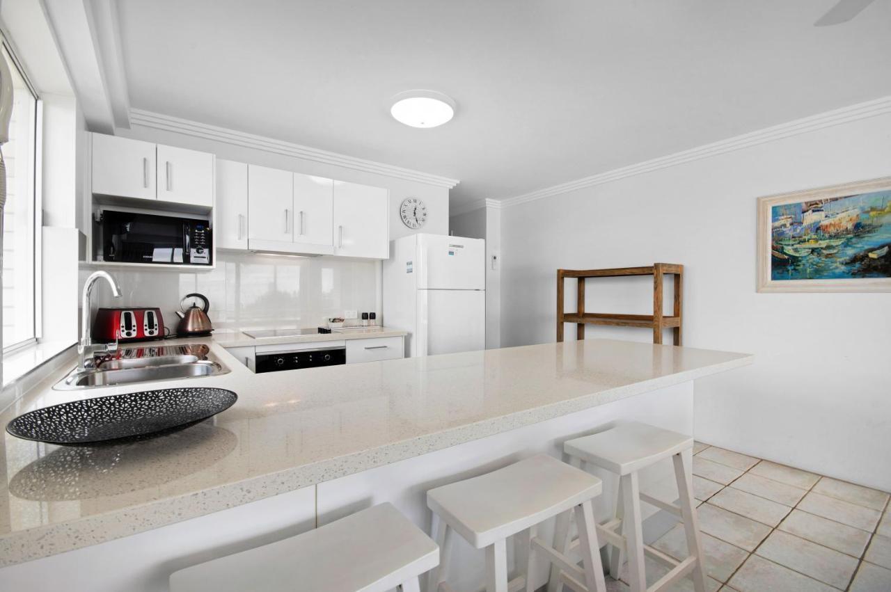 Capeview Apartments - Right On Kings Beach Caloundra Eksteriør billede