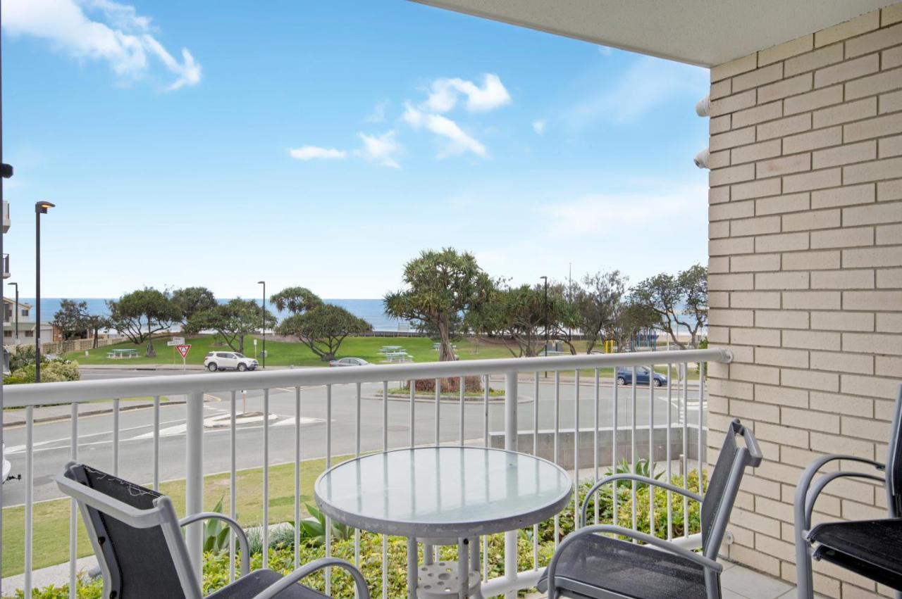 Capeview Apartments - Right On Kings Beach Caloundra Eksteriør billede