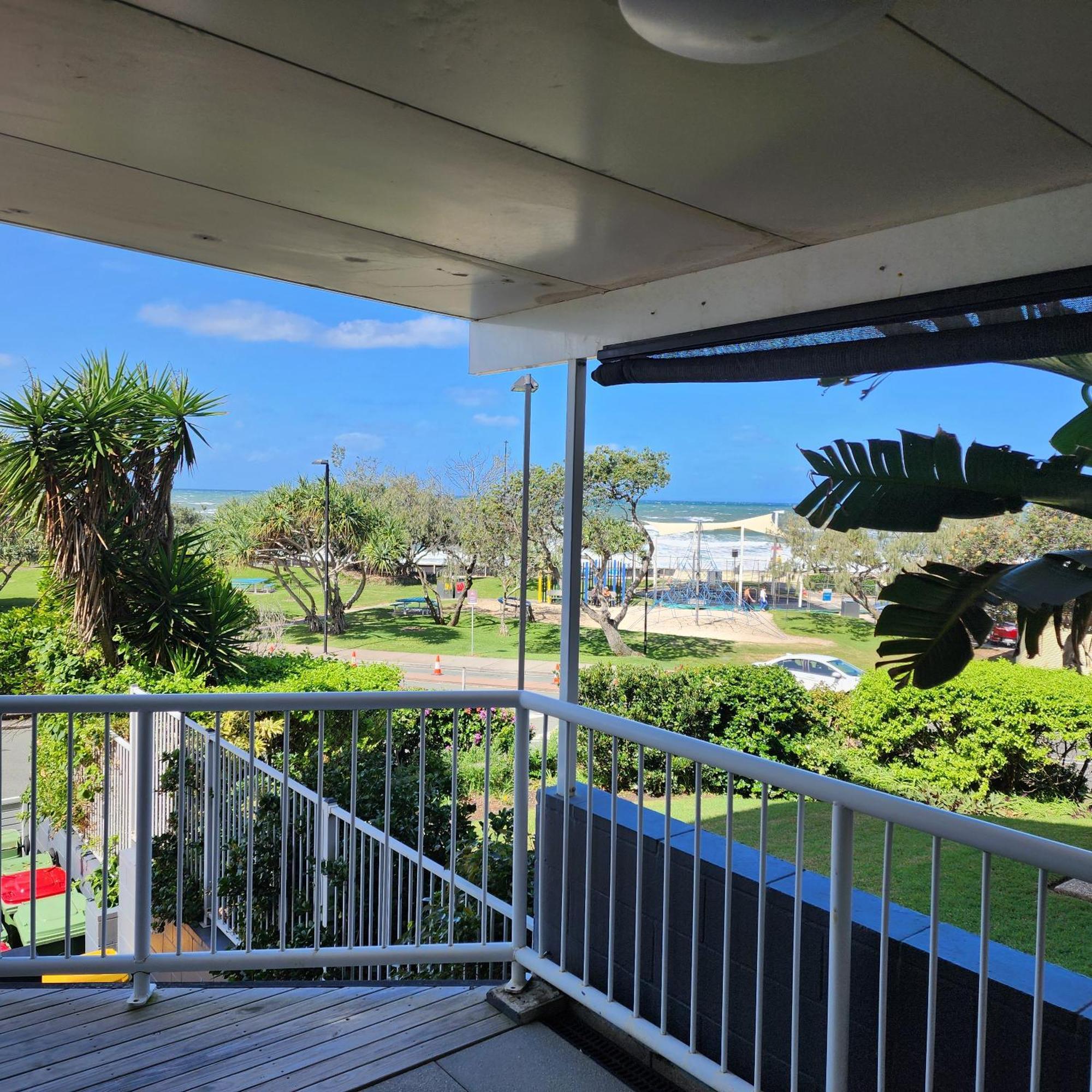 Capeview Apartments - Right On Kings Beach Caloundra Eksteriør billede