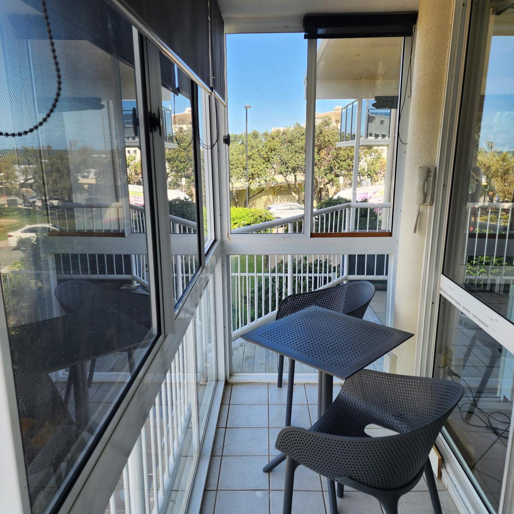 Capeview Apartments - Right On Kings Beach Caloundra Eksteriør billede