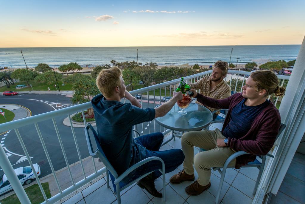 Capeview Apartments - Right On Kings Beach Caloundra Eksteriør billede